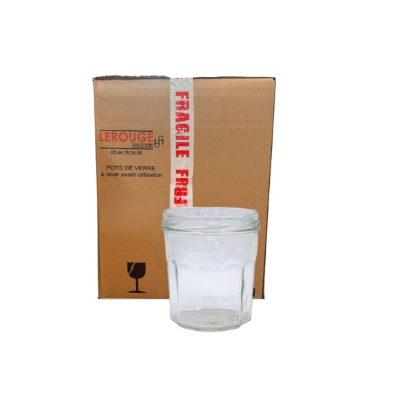 Boîte en carton kraft avec ruban FRAGILE et verre transparent à boire devant.