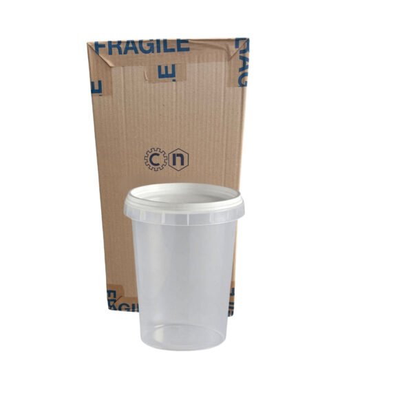 Gobelet transparent avec couvercle devant une boîte en carton marquée fragile.